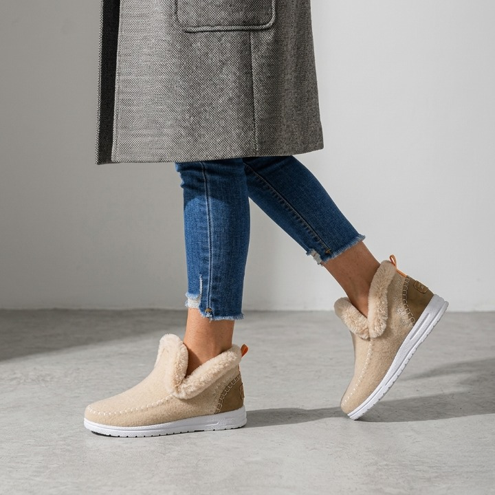 Suzzie™ - Orthopedic Plush Sneakers