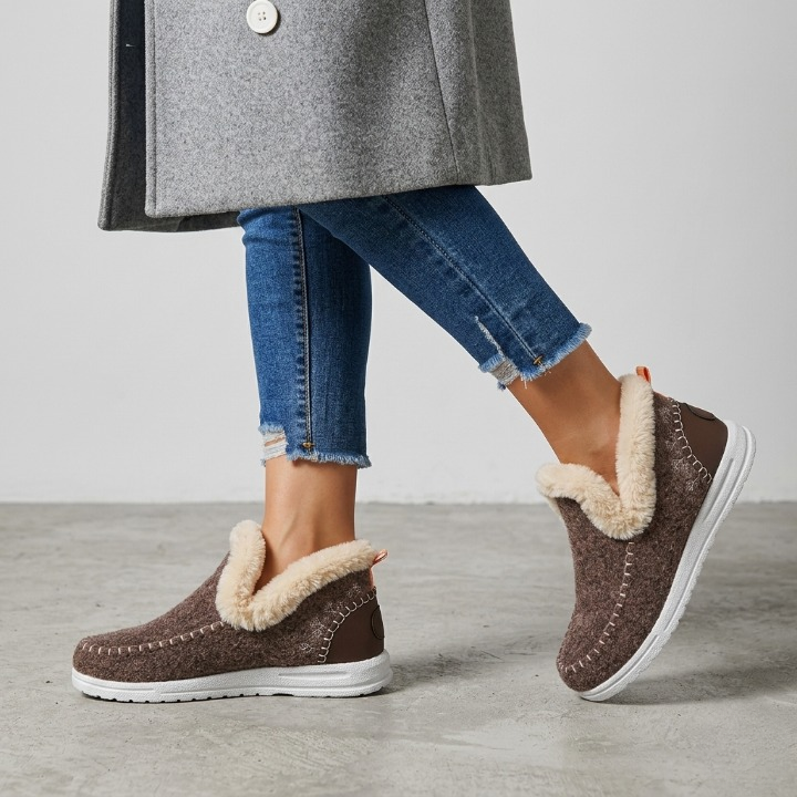 Suzzie™ - Orthopedic Plush Sneakers